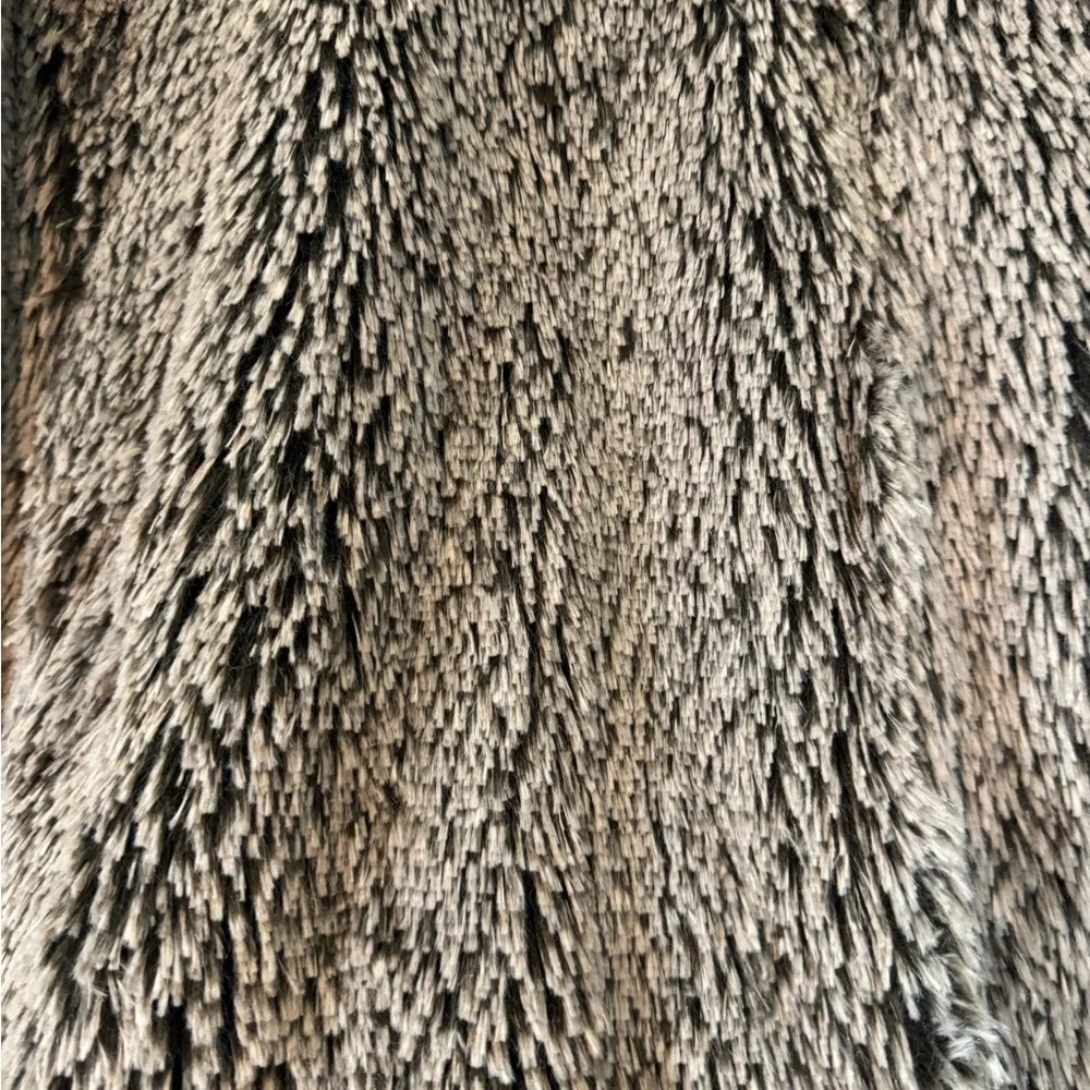 Democracy Faux Fur Vest - Picture 5 of 9